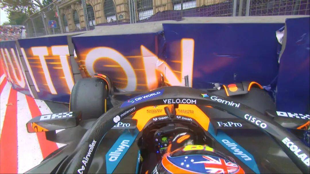 开云下载-梅赛德斯横扫威廉姆斯，维斯塔潘高光表现