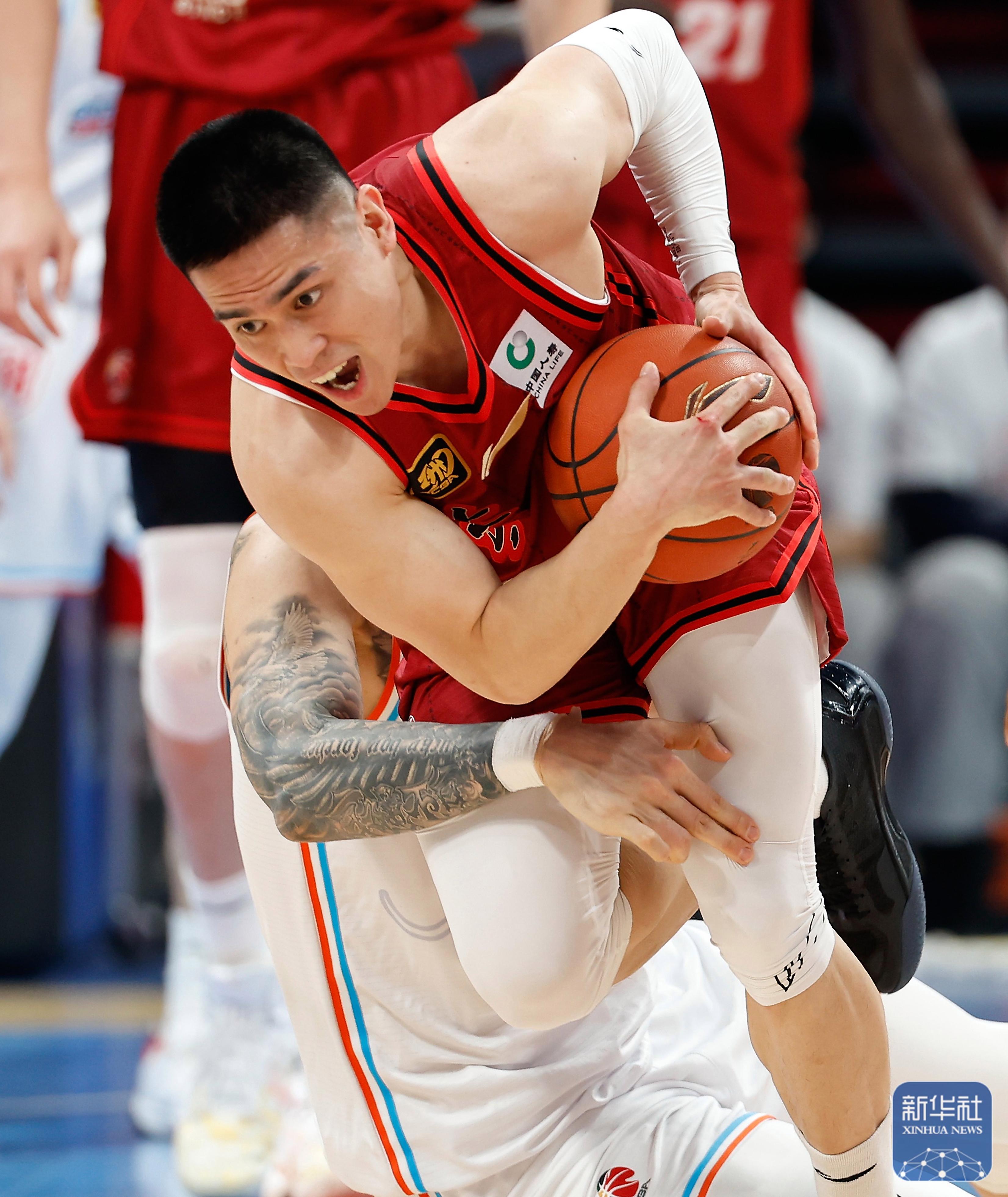 开云体育平台APP-吉林队横扫雄鹿，周琦扛起全队