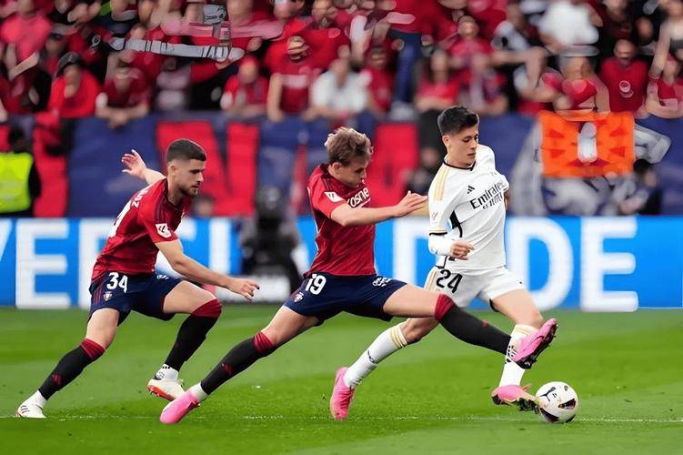 美国碾压拜仁，德布劳内统治全场