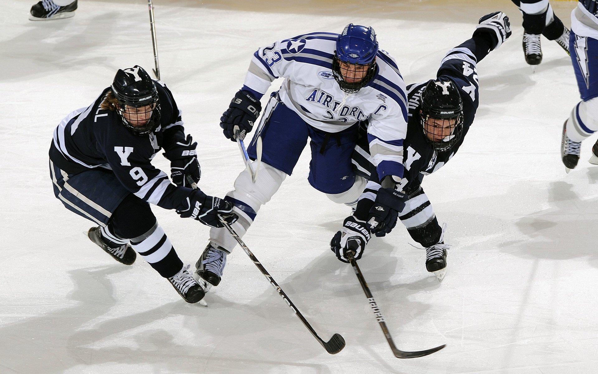 油门与哨响,当F1的引擎咆哮遇上范戴克的致命一击